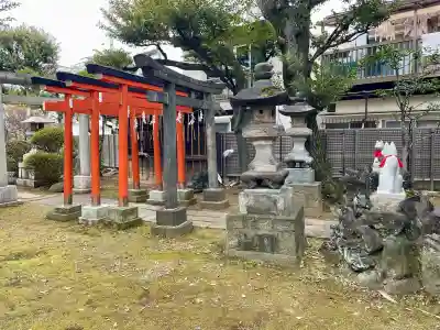靍護稲荷神社の{uncategorized: "未分類", other: "その他", undefined: "問題あり", building: "その他建物", grave: "お墓", sacred_gate: "鳥居", guardian: "狛犬", statue: "像", buddha: "仏像", history: "歴史", nature: "自然", garden: "庭園", animal: "動物", pagoda: "塔", temizu: "手水舎", mountain_gate: "山門・神門", sanctuary: "本殿・本堂", subordinate: "末社・摂社", art: "芸術", scenery: "景色", jizo: "地蔵", ema: "絵馬", goshuin: "御朱印", omikuji: "おみくじ", items: "授与品その他", amulet: "お守り", goshuincho: "御朱印帳", eats: "食事", festival: "お祭り", votive_dance: "神楽", shichigosan: "七五三参", wedding: "結婚式", experience: "体験その他", initially: "初詣", around: "周辺", anti_infection: "感染症対策"}