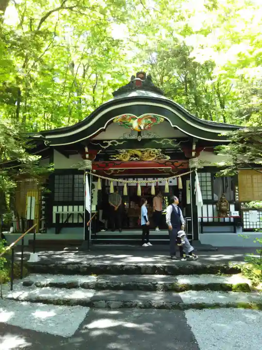 新屋山神社の本殿・本堂