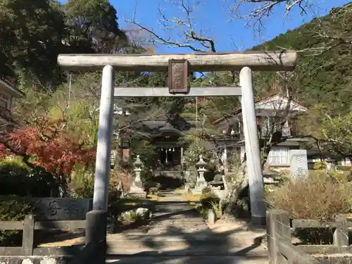 総霊社の鳥居