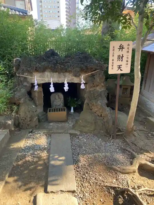 鳩ヶ谷氷川神社の{uncategorized: "未分類", other: "その他", undefined: "問題あり", building: "その他建物", grave: "お墓", sacred_gate: "鳥居", guardian: "狛犬", statue: "像", buddha: "仏像", history: "歴史", nature: "自然", garden: "庭園", animal: "動物", pagoda: "塔", temizu: "手水舎", mountain_gate: "山門・神門", sanctuary: "本殿・本堂", subordinate: "末社・摂社", art: "芸術", scenery: "景色", jizo: "地蔵", ema: "絵馬", goshuin: "御朱印", omikuji: "おみくじ", items: "授与品その他", amulet: "お守り", goshuincho: "御朱印帳", eats: "食事", festival: "お祭り", votive_dance: "神楽", shichigosan: "七五三参", wedding: "結婚式", experience: "体験その他", initially: "初詣", around: "周辺", anti_infection: "感染症対策"}