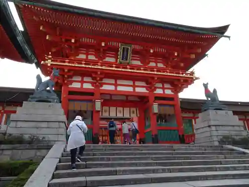 伏見稲荷大社の山門・神門