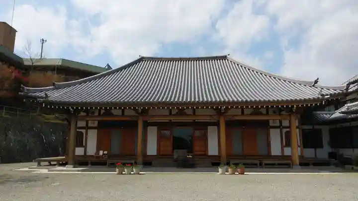 泉蔵寺の本殿・本堂