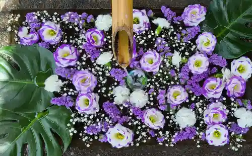 差出磯大嶽山神社 仕事と健康と厄よけの神さまの手水舎