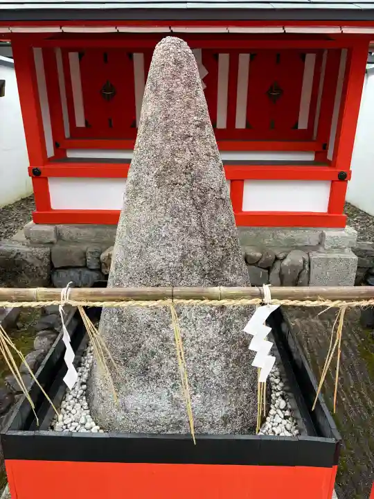 車折神社の{uncategorized: "未分類", other: "その他", undefined: "問題あり", building: "その他建物", grave: "お墓", sacred_gate: "鳥居", guardian: "狛犬", statue: "像", buddha: "仏像", history: "歴史", nature: "自然", garden: "庭園", animal: "動物", pagoda: "塔", temizu: "手水舎", mountain_gate: "山門・神門", sanctuary: "本殿・本堂", subordinate: "末社・摂社", art: "芸術", scenery: "景色", jizo: "地蔵", ema: "絵馬", goshuin: "御朱印", omikuji: "おみくじ", items: "授与品その他", amulet: "お守り", goshuincho: "御朱印帳", eats: "食事", festival: "お祭り", votive_dance: "神楽", shichigosan: "七五三参", wedding: "結婚式", experience: "体験その他", initially: "初詣", around: "周辺", anti_infection: "感染症対策"}