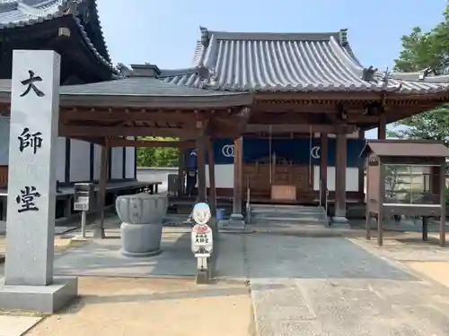 西林寺の本殿