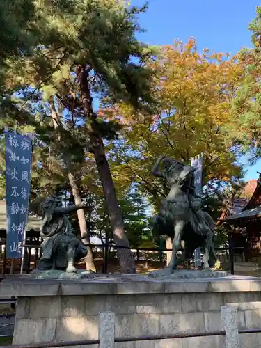 川中島古戦場八幡社の像