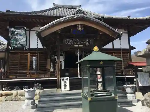 観音寺の本殿