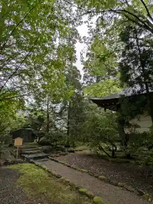 越中一宮 髙瀬神社の{uncategorized: "未分類", other: "その他", undefined: "問題あり", building: "その他建物", grave: "お墓", sacred_gate: "鳥居", guardian: "狛犬", statue: "像", buddha: "仏像", history: "歴史", nature: "自然", garden: "庭園", animal: "動物", pagoda: "塔", temizu: "手水舎", mountain_gate: "山門・神門", sanctuary: "本殿・本堂", subordinate: "末社・摂社", art: "芸術", scenery: "景色", jizo: "地蔵", ema: "絵馬", goshuin: "御朱印", omikuji: "おみくじ", items: "授与品その他", amulet: "お守り", goshuincho: "御朱印帳", eats: "食事", festival: "お祭り", votive_dance: "神楽", shichigosan: "七五三参", wedding: "結婚式", experience: "体験その他", initially: "初詣", around: "周辺", anti_infection: "感染症対策"}
