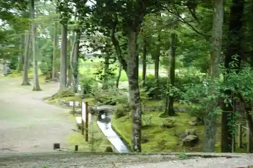 小野神社の庭園