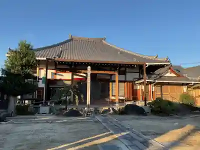 世尊寺の本殿・本堂