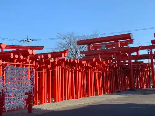 小泉稲荷神社の鳥居