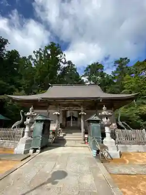 鶴林寺の本殿・本堂
