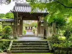 医王寺の山門