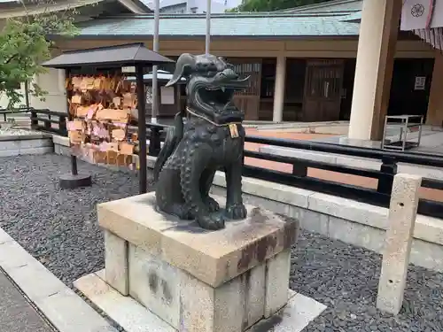 三重縣護國神社の狛犬