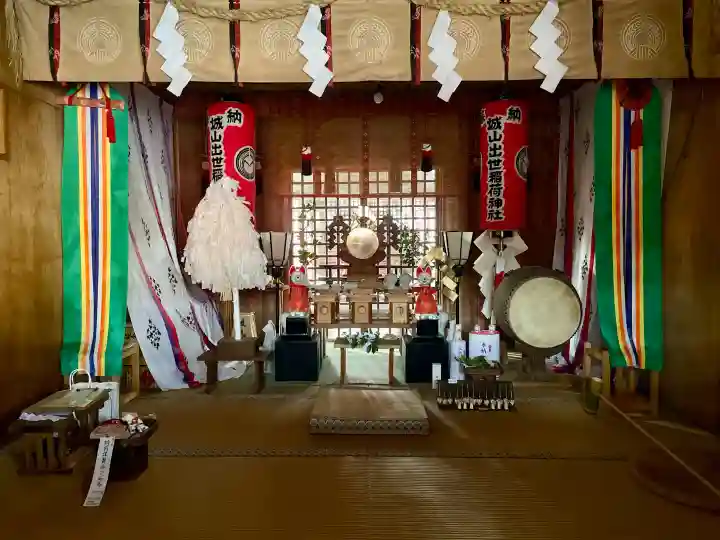 城山稲荷神社の{uncategorized: "未分類", other: "その他", undefined: "問題あり", building: "その他建物", grave: "お墓", sacred_gate: "鳥居", guardian: "狛犬", statue: "像", buddha: "仏像", history: "歴史", nature: "自然", garden: "庭園", animal: "動物", pagoda: "塔", temizu: "手水舎", mountain_gate: "山門・神門", sanctuary: "本殿・本堂", subordinate: "末社・摂社", art: "芸術", scenery: "景色", jizo: "地蔵", ema: "絵馬", goshuin: "御朱印", omikuji: "おみくじ", items: "授与品その他", amulet: "お守り", goshuincho: "御朱印帳", eats: "食事", festival: "お祭り", votive_dance: "神楽", shichigosan: "七五三参", wedding: "結婚式", experience: "体験その他", initially: "初詣", around: "周辺", anti_infection: "感染症対策"}