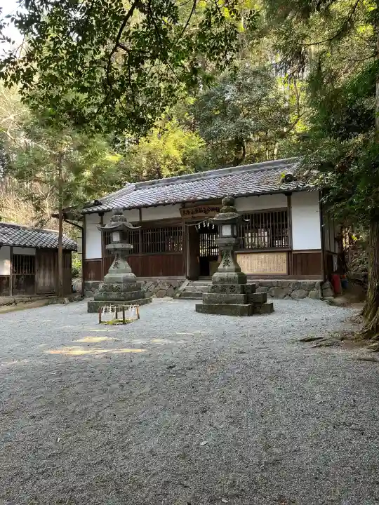 天香山神社の{uncategorized: "未分類", other: "その他", undefined: "問題あり", building: "その他建物", grave: "お墓", sacred_gate: "鳥居", guardian: "狛犬", statue: "像", buddha: "仏像", history: "歴史", nature: "自然", garden: "庭園", animal: "動物", pagoda: "塔", temizu: "手水舎", mountain_gate: "山門・神門", sanctuary: "本殿・本堂", subordinate: "末社・摂社", art: "芸術", scenery: "景色", jizo: "地蔵", ema: "絵馬", goshuin: "御朱印", omikuji: "おみくじ", items: "授与品その他", amulet: "お守り", goshuincho: "御朱印帳", eats: "食事", festival: "お祭り", votive_dance: "神楽", shichigosan: "七五三参", wedding: "結婚式", experience: "体験その他", initially: "初詣", around: "周辺", anti_infection: "感染症対策"}