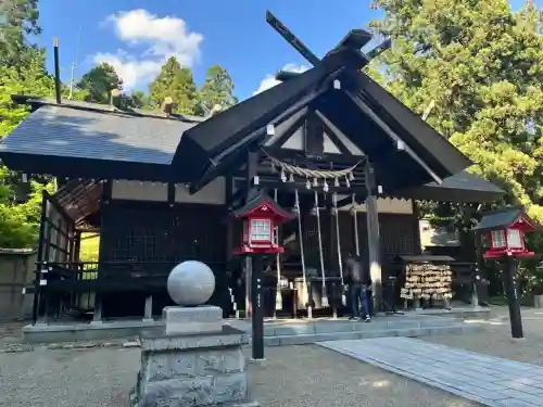 天照御祖神社の{uncategorized: "未分類", other: "その他", undefined: "問題あり", building: "その他建物", grave: "お墓", sacred_gate: "鳥居", guardian: "狛犬", statue: "像", buddha: "仏像", history: "歴史", nature: "自然", garden: "庭園", animal: "動物", pagoda: "塔", temizu: "手水舎", mountain_gate: "山門・神門", sanctuary: "本殿・本堂", subordinate: "末社・摂社", art: "芸術", scenery: "景色", jizo: "地蔵", ema: "絵馬", goshuin: "御朱印", omikuji: "おみくじ", items: "授与品その他", amulet: "お守り", goshuincho: "御朱印帳", eats: "食事", festival: "お祭り", votive_dance: "神楽", shichigosan: "七五三参", wedding: "結婚式", experience: "体験その他", initially: "初詣", around: "周辺", anti_infection: "感染症対策"}
