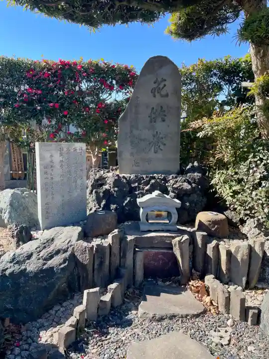 円頓寺の{uncategorized: "未分類", other: "その他", undefined: "問題あり", building: "その他建物", grave: "お墓", sacred_gate: "鳥居", guardian: "狛犬", statue: "像", buddha: "仏像", history: "歴史", nature: "自然", garden: "庭園", animal: "動物", pagoda: "塔", temizu: "手水舎", mountain_gate: "山門・神門", sanctuary: "本殿・本堂", subordinate: "末社・摂社", art: "芸術", scenery: "景色", jizo: "地蔵", ema: "絵馬", goshuin: "御朱印", omikuji: "おみくじ", items: "授与品その他", amulet: "お守り", goshuincho: "御朱印帳", eats: "食事", festival: "お祭り", votive_dance: "神楽", shichigosan: "七五三参", wedding: "結婚式", experience: "体験その他", initially: "初詣", around: "周辺", anti_infection: "感染症対策"}