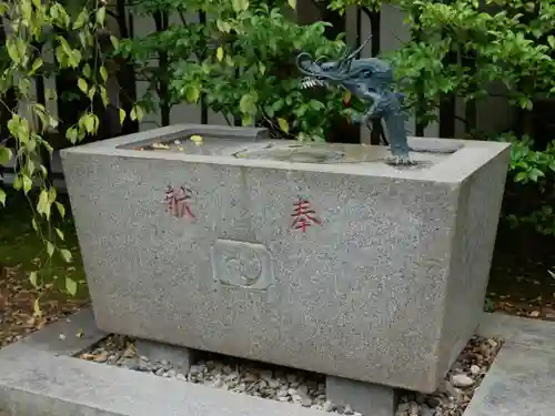 川口神社の手水舎