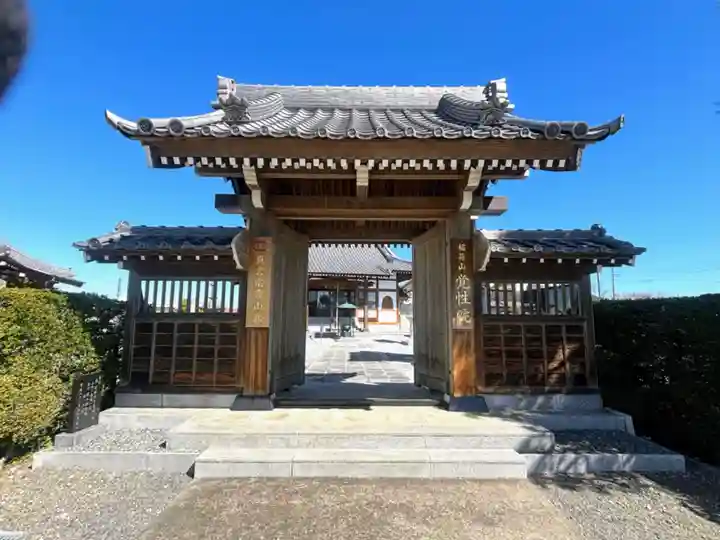 覚性院の山門・神門