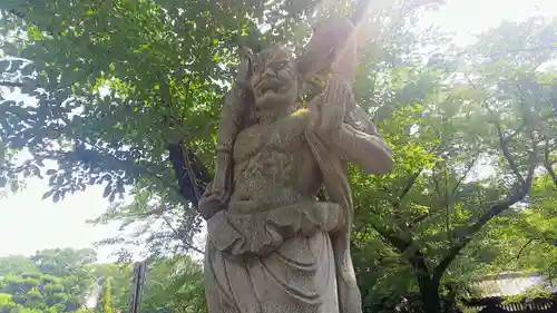 安養寺の像