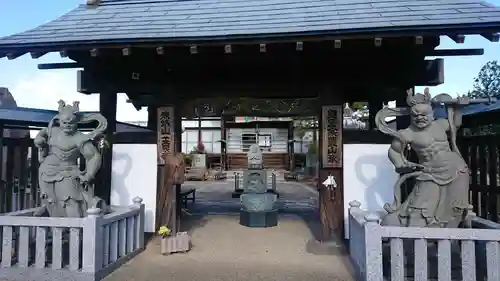 玉泉寺の山門