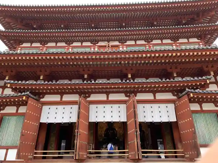 薬師寺の本殿・本堂