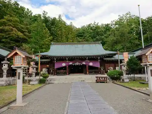 山梨縣護國神社の本殿