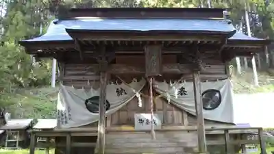 近津神社の本殿・本堂