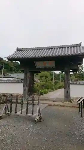 本興寺の山門