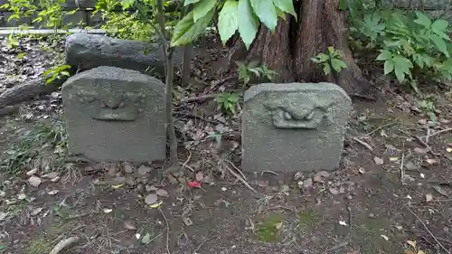 白旗神社の像