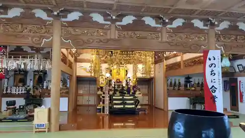実勝寺の本殿・本堂