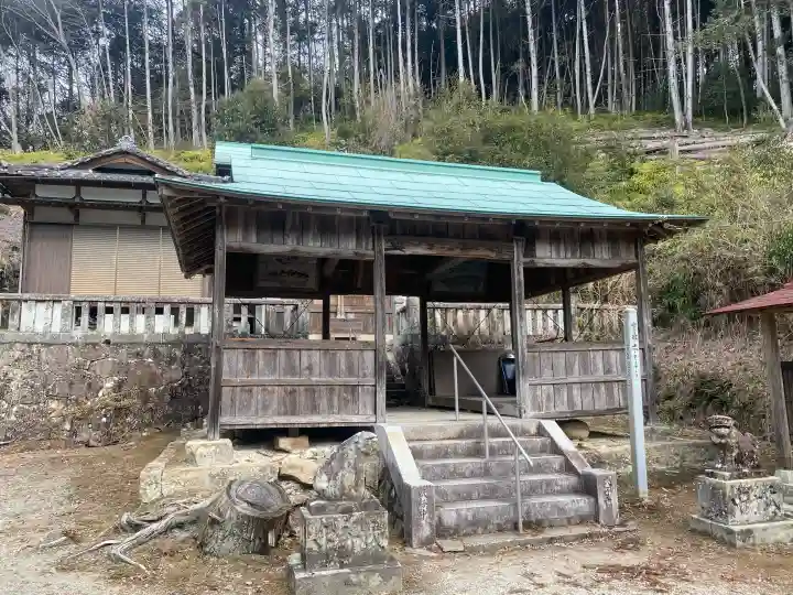 八幡神社の{uncategorized: "未分類", other: "その他", undefined: "問題あり", building: "その他建物", grave: "お墓", sacred_gate: "鳥居", guardian: "狛犬", statue: "像", buddha: "仏像", history: "歴史", nature: "自然", garden: "庭園", animal: "動物", pagoda: "塔", temizu: "手水舎", mountain_gate: "山門・神門", sanctuary: "本殿・本堂", subordinate: "末社・摂社", art: "芸術", scenery: "景色", jizo: "地蔵", ema: "絵馬", goshuin: "御朱印", omikuji: "おみくじ", items: "授与品その他", amulet: "お守り", goshuincho: "御朱印帳", eats: "食事", festival: "お祭り", votive_dance: "神楽", shichigosan: "七五三参", wedding: "結婚式", experience: "体験その他", initially: "初詣", around: "周辺", anti_infection: "感染症対策"}