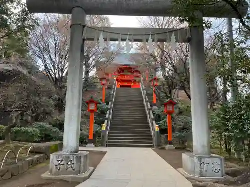 穴八幡宮の鳥居