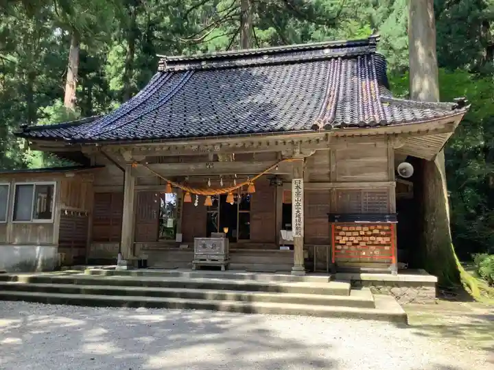 雄山神社中宮祈願殿の本殿・本堂