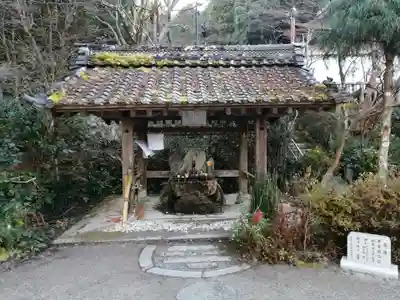 国宝　長寿寺の手水舎