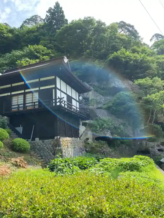 宝珠山 立石寺の{uncategorized: "未分類", other: "その他", undefined: "問題あり", building: "その他建物", grave: "お墓", sacred_gate: "鳥居", guardian: "狛犬", statue: "像", buddha: "仏像", history: "歴史", nature: "自然", garden: "庭園", animal: "動物", pagoda: "塔", temizu: "手水舎", mountain_gate: "山門・神門", sanctuary: "本殿・本堂", subordinate: "末社・摂社", art: "芸術", scenery: "景色", jizo: "地蔵", ema: "絵馬", goshuin: "御朱印", omikuji: "おみくじ", items: "授与品その他", amulet: "お守り", goshuincho: "御朱印帳", eats: "食事", festival: "お祭り", votive_dance: "神楽", shichigosan: "七五三参", wedding: "結婚式", experience: "体験その他", initially: "初詣", around: "周辺", anti_infection: "感染症対策"}