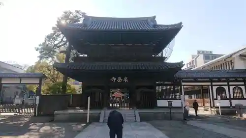 泉岳寺の山門