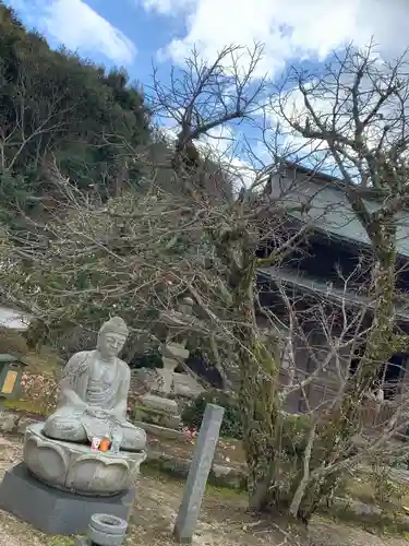 洞春寺の仏像