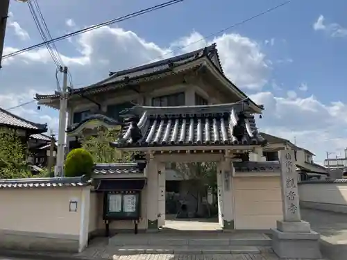 観音寺の山門