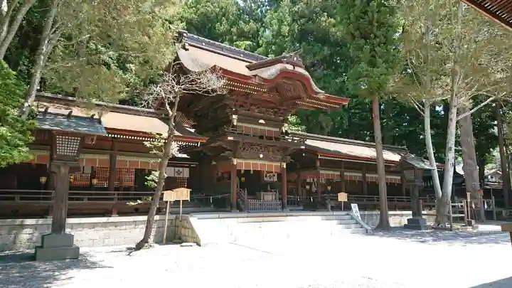 諏訪大社下社秋宮の本殿・本堂