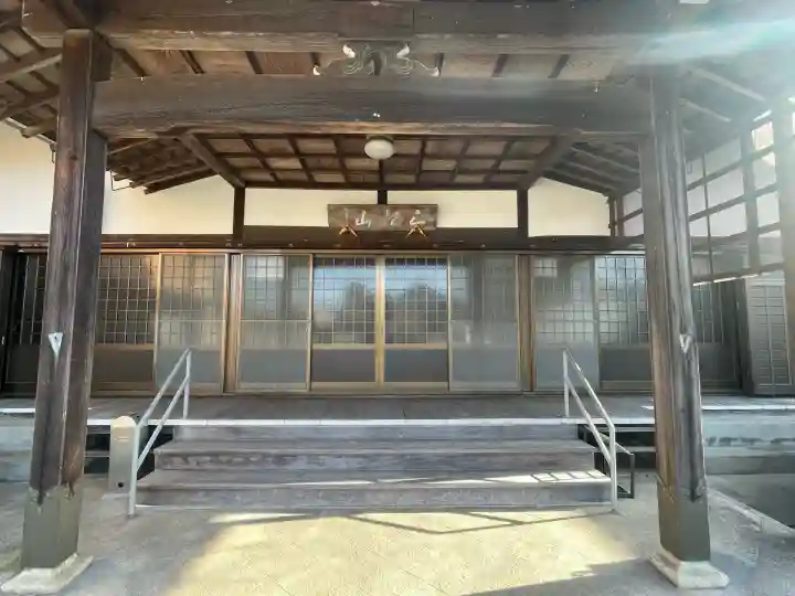 浄源寺の{uncategorized: "未分類", other: "その他", undefined: "問題あり", building: "その他建物", grave: "お墓", sacred_gate: "鳥居", guardian: "狛犬", statue: "像", buddha: "仏像", history: "歴史", nature: "自然", garden: "庭園", animal: "動物", pagoda: "塔", temizu: "手水舎", mountain_gate: "山門・神門", sanctuary: "本殿・本堂", subordinate: "末社・摂社", art: "芸術", scenery: "景色", jizo: "地蔵", ema: "絵馬", goshuin: "御朱印", omikuji: "おみくじ", items: "授与品その他", amulet: "お守り", goshuincho: "御朱印帳", eats: "食事", festival: "お祭り", votive_dance: "神楽", shichigosan: "七五三参", wedding: "結婚式", experience: "体験その他", initially: "初詣", around: "周辺", anti_infection: "感染症対策"}