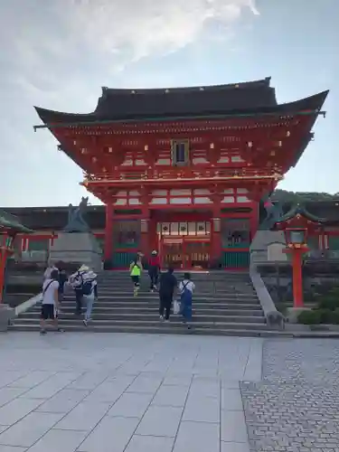 伏見稲荷大社の山門・神門