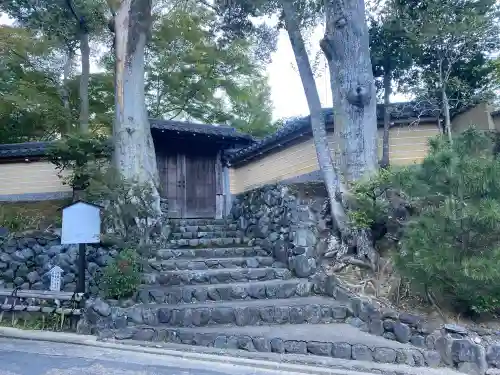 祇王寺の{uncategorized: "未分類", other: "その他", undefined: "問題あり", building: "その他建物", grave: "お墓", sacred_gate: "鳥居", guardian: "狛犬", statue: "像", buddha: "仏像", history: "歴史", nature: "自然", garden: "庭園", animal: "動物", pagoda: "塔", temizu: "手水舎", mountain_gate: "山門・神門", sanctuary: "本殿・本堂", subordinate: "末社・摂社", art: "芸術", scenery: "景色", jizo: "地蔵", ema: "絵馬", goshuin: "御朱印", omikuji: "おみくじ", items: "授与品その他", amulet: "お守り", goshuincho: "御朱印帳", eats: "食事", festival: "お祭り", votive_dance: "神楽", shichigosan: "七五三参", wedding: "結婚式", experience: "体験その他", initially: "初詣", around: "周辺", anti_infection: "感染症対策"}