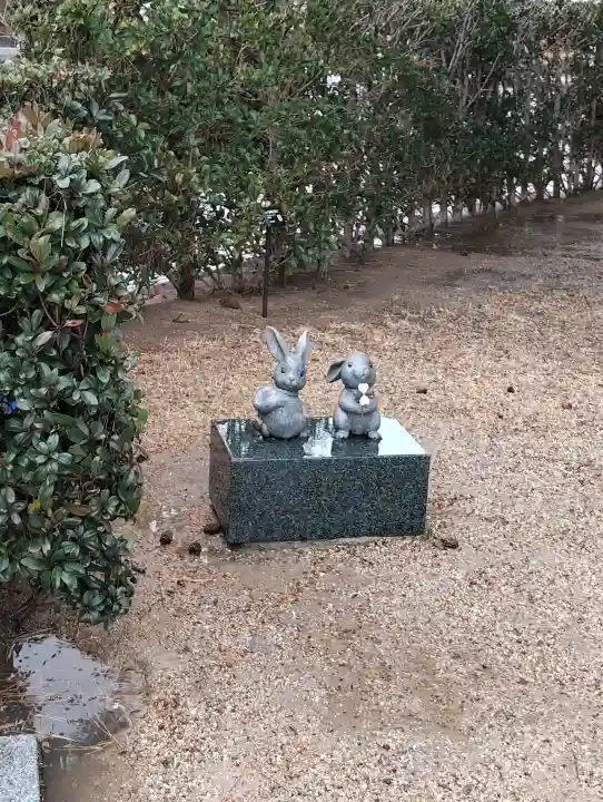 出雲大社の{uncategorized: "未分類", other: "その他", undefined: "問題あり", building: "その他建物", grave: "お墓", sacred_gate: "鳥居", guardian: "狛犬", statue: "像", buddha: "仏像", history: "歴史", nature: "自然", garden: "庭園", animal: "動物", pagoda: "塔", temizu: "手水舎", mountain_gate: "山門・神門", sanctuary: "本殿・本堂", subordinate: "末社・摂社", art: "芸術", scenery: "景色", jizo: "地蔵", ema: "絵馬", goshuin: "御朱印", omikuji: "おみくじ", items: "授与品その他", amulet: "お守り", goshuincho: "御朱印帳", eats: "食事", festival: "お祭り", votive_dance: "神楽", shichigosan: "七五三参", wedding: "結婚式", experience: "体験その他", initially: "初詣", around: "周辺", anti_infection: "感染症対策"}