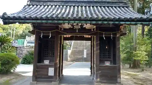 安仁神社の山門・神門