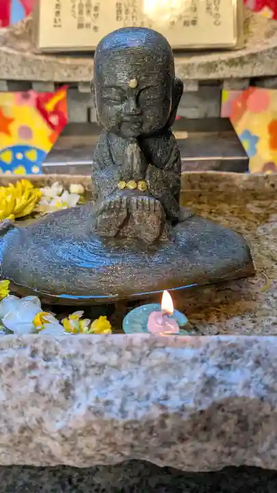 福寿観音の{uncategorized: "未分類", other: "その他", undefined: "問題あり", building: "その他建物", grave: "お墓", sacred_gate: "鳥居", guardian: "狛犬", statue: "像", buddha: "仏像", history: "歴史", nature: "自然", garden: "庭園", animal: "動物", pagoda: "塔", temizu: "手水舎", mountain_gate: "山門・神門", sanctuary: "本殿・本堂", subordinate: "末社・摂社", art: "芸術", scenery: "景色", jizo: "地蔵", ema: "絵馬", goshuin: "御朱印", omikuji: "おみくじ", items: "授与品その他", amulet: "お守り", goshuincho: "御朱印帳", eats: "食事", festival: "お祭り", votive_dance: "神楽", shichigosan: "七五三参", wedding: "結婚式", experience: "体験その他", initially: "初詣", around: "周辺", anti_infection: "感染症対策"}