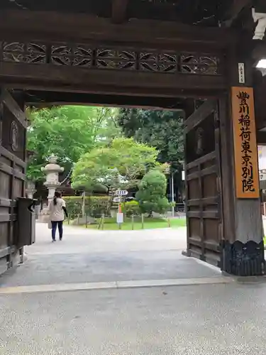 豊川稲荷東京別院の山門・神門