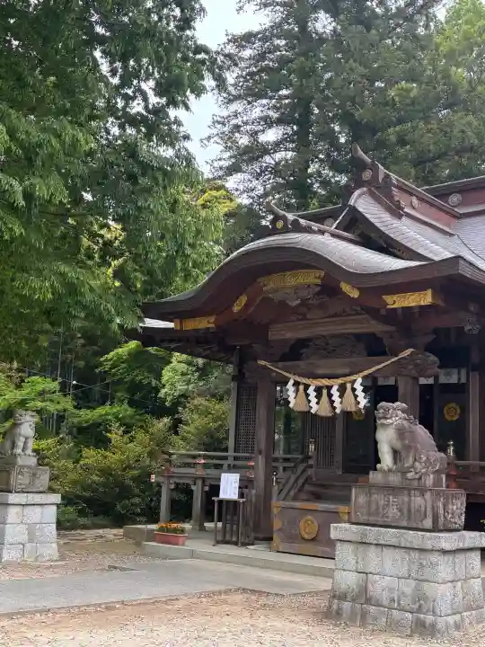 素鵞神社の{uncategorized: "未分類", other: "その他", undefined: "問題あり", building: "その他建物", grave: "お墓", sacred_gate: "鳥居", guardian: "狛犬", statue: "像", buddha: "仏像", history: "歴史", nature: "自然", garden: "庭園", animal: "動物", pagoda: "塔", temizu: "手水舎", mountain_gate: "山門・神門", sanctuary: "本殿・本堂", subordinate: "末社・摂社", art: "芸術", scenery: "景色", jizo: "地蔵", ema: "絵馬", goshuin: "御朱印", omikuji: "おみくじ", items: "授与品その他", amulet: "お守り", goshuincho: "御朱印帳", eats: "食事", festival: "お祭り", votive_dance: "神楽", shichigosan: "七五三参", wedding: "結婚式", experience: "体験その他", initially: "初詣", around: "周辺", anti_infection: "感染症対策"}