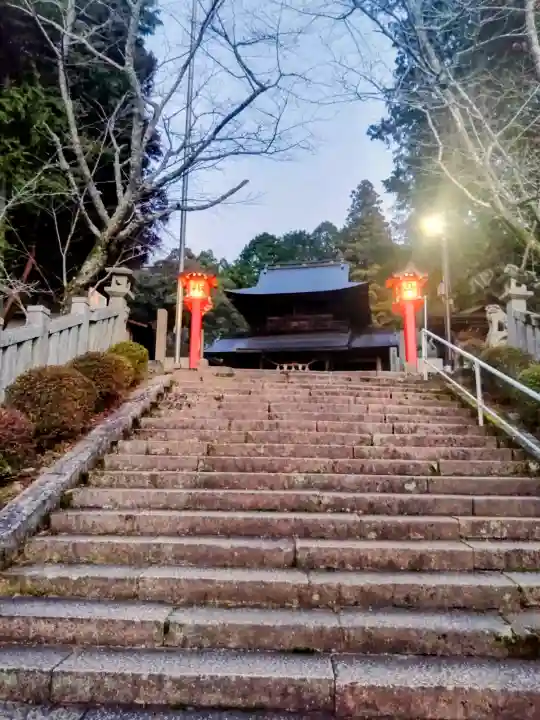 古熊神社の{uncategorized: "未分類", other: "その他", undefined: "問題あり", building: "その他建物", grave: "お墓", sacred_gate: "鳥居", guardian: "狛犬", statue: "像", buddha: "仏像", history: "歴史", nature: "自然", garden: "庭園", animal: "動物", pagoda: "塔", temizu: "手水舎", mountain_gate: "山門・神門", sanctuary: "本殿・本堂", subordinate: "末社・摂社", art: "芸術", scenery: "景色", jizo: "地蔵", ema: "絵馬", goshuin: "御朱印", omikuji: "おみくじ", items: "授与品その他", amulet: "お守り", goshuincho: "御朱印帳", eats: "食事", festival: "お祭り", votive_dance: "神楽", shichigosan: "七五三参", wedding: "結婚式", experience: "体験その他", initially: "初詣", around: "周辺", anti_infection: "感染症対策"}